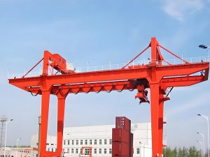 <strong>集装箱门式起重机如何实</strong>