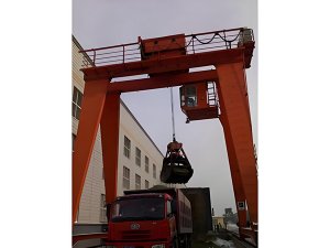 江西南昌抓斗龙门吊的升