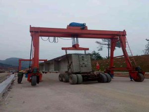 高铁桥梁施工轮胎式提梁